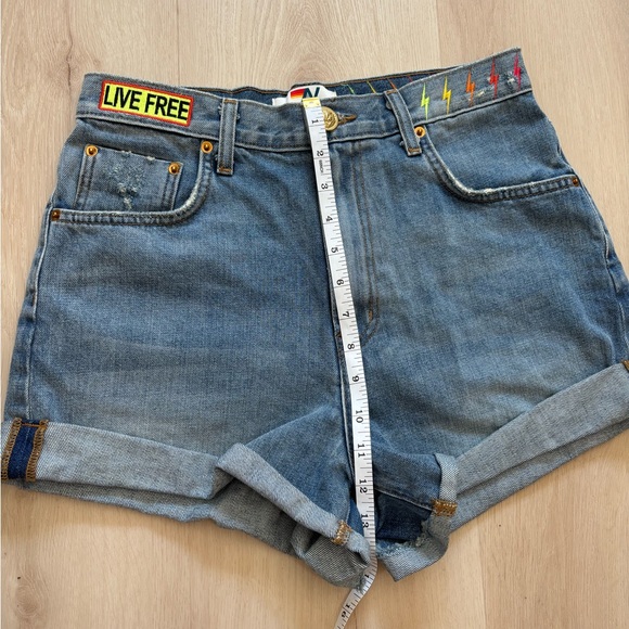 HI RISE ROCKER LIVE FREE BOLT JEAN SHORTS - VINTAGE - Picture 16 of 17